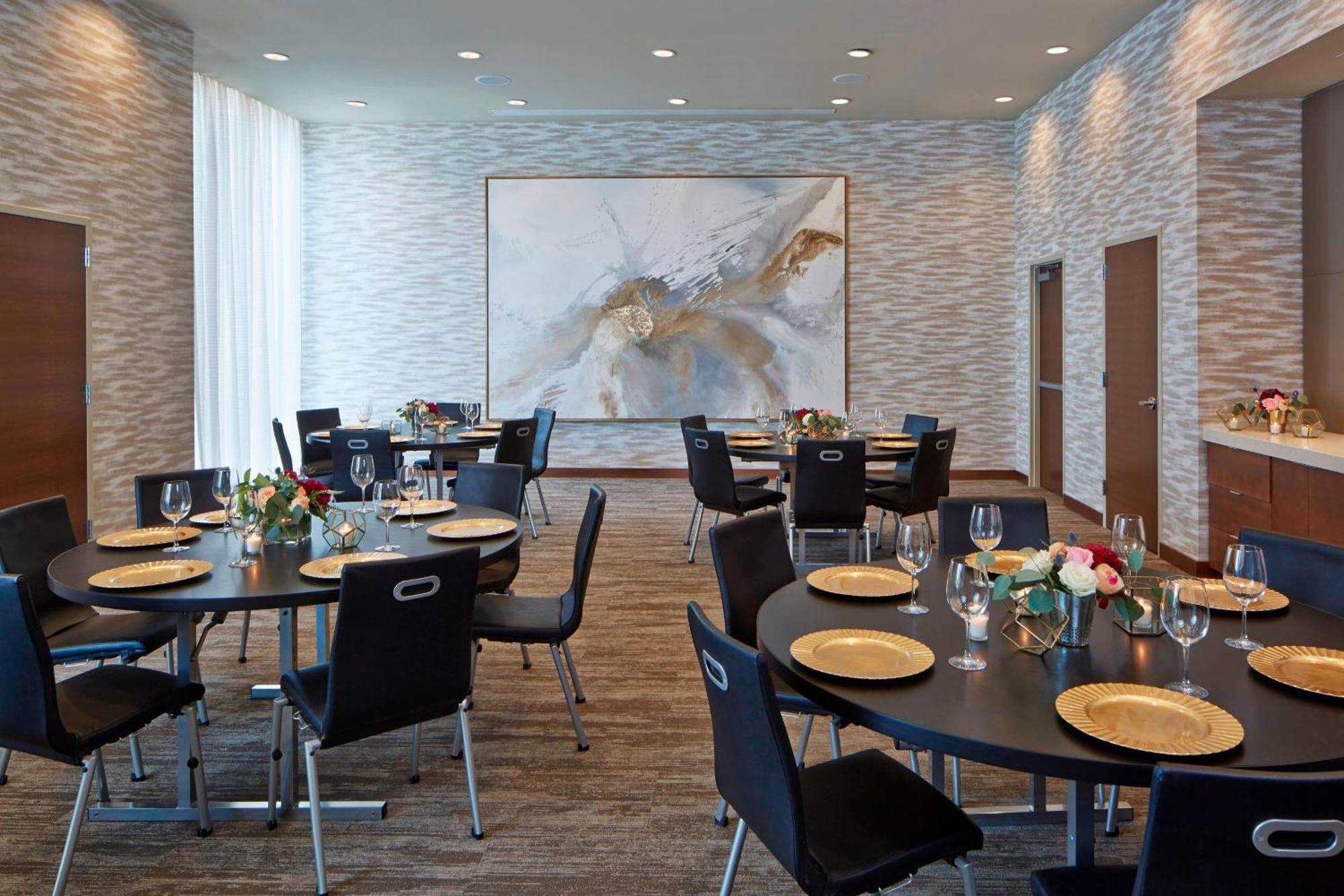 Ac Hotel By Marriott Des Moines East Village Bagian luar foto