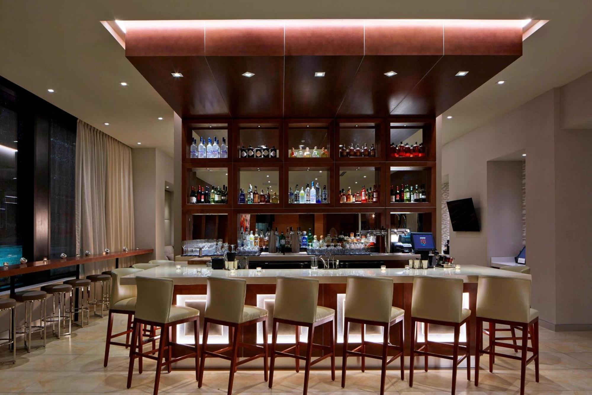 Ac Hotel By Marriott Des Moines East Village Bagian luar foto